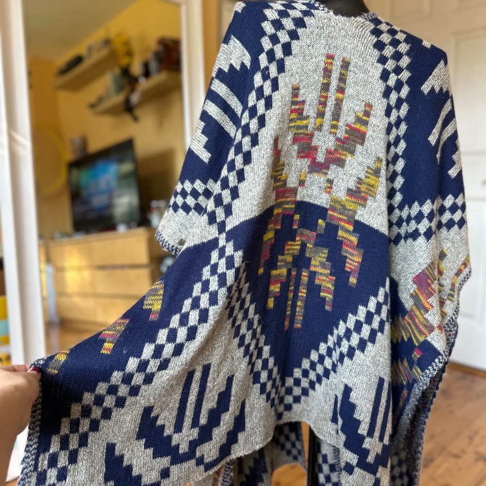 Aztec Pocket Ruana - Picture 5 of 7